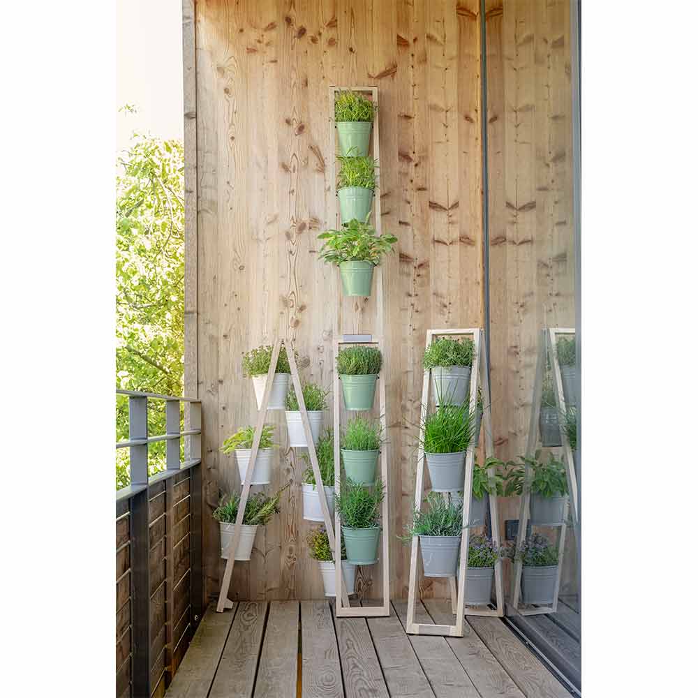 Une jardinière verticale DIY de plantes aromatiques : belle et